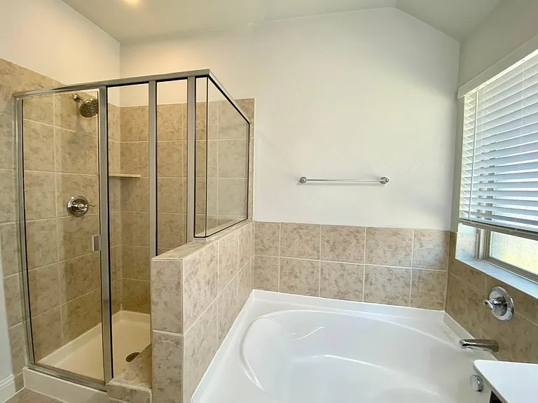 4404 Cherry Cv — Photo 20