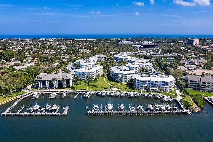 834 Bay Colony Dr S — Photo 1