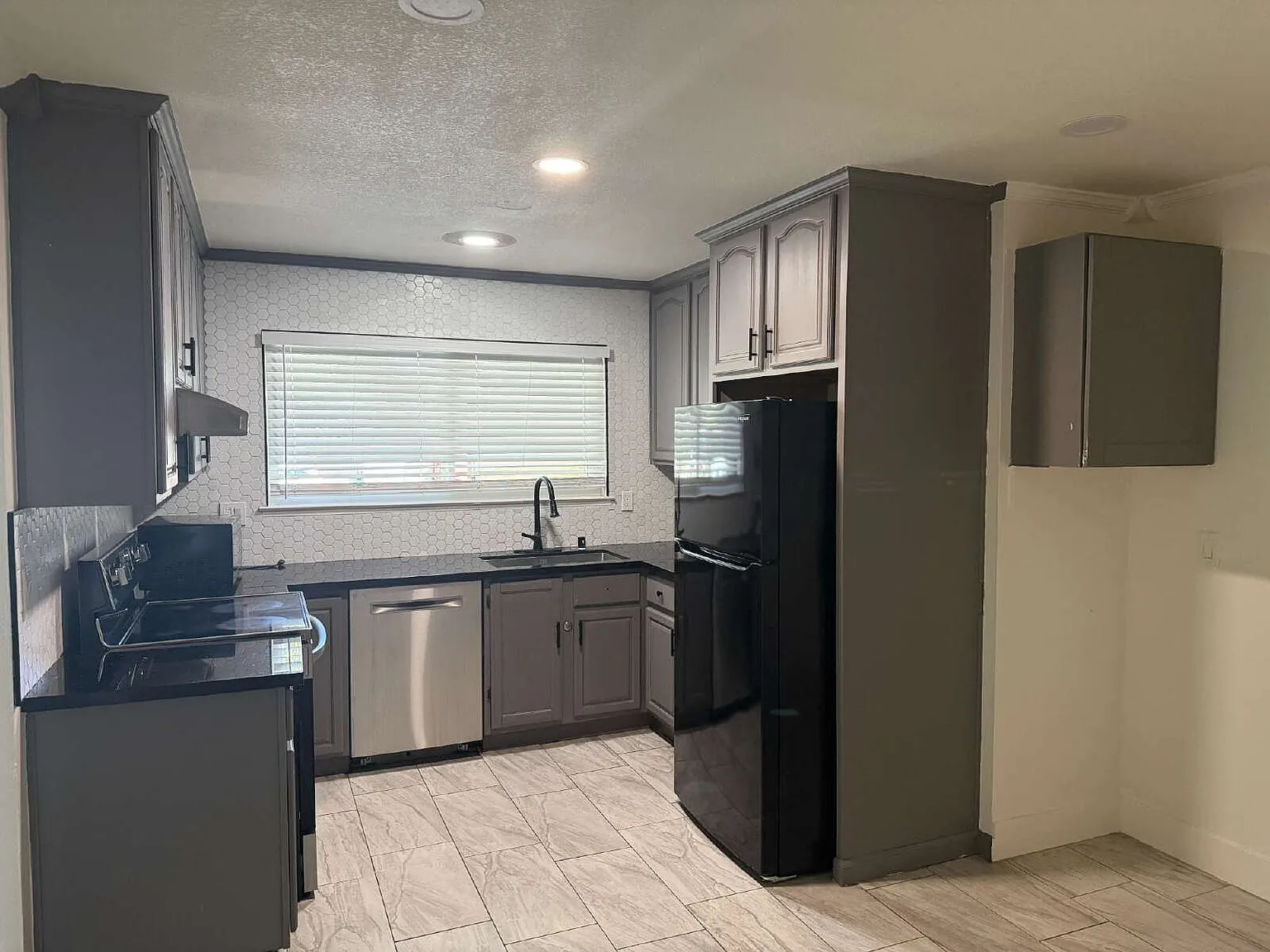 East valley home — Photo 4