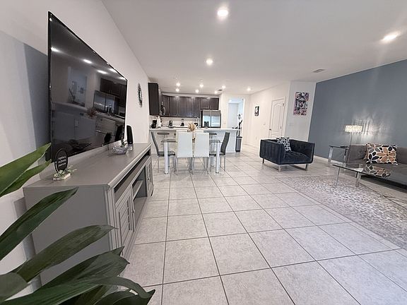 4th image of 4875 Coral Castle Dr #1