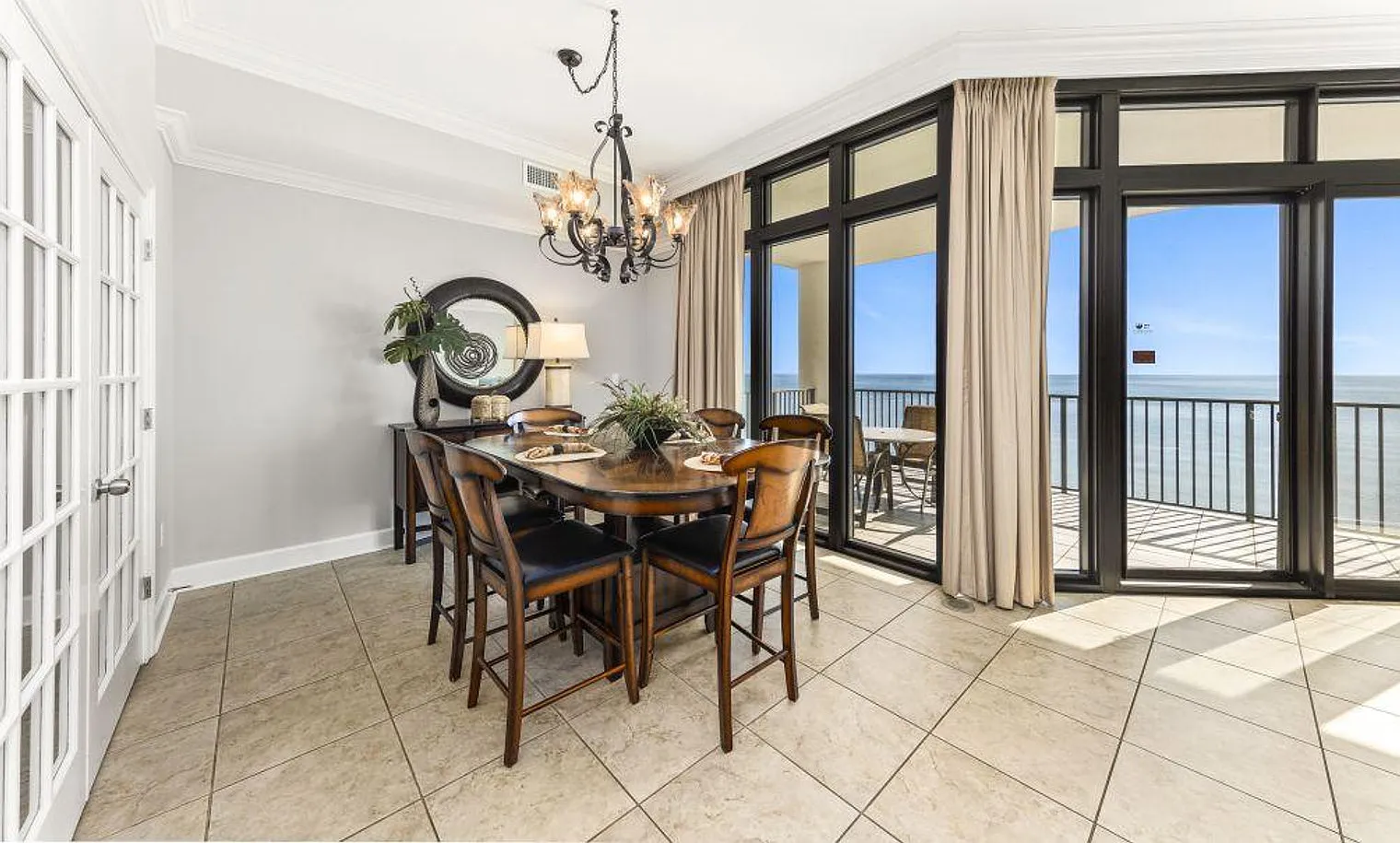 3 bed, 4.0 bath, 1959 sqft, $6,750 — Photo 4