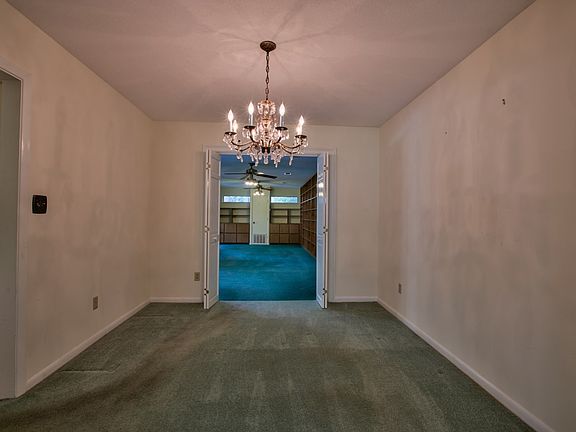 5th image of 910 Shadowlawn Dr