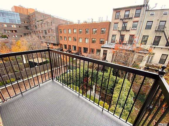 3rd image of 284 Sackett St #2