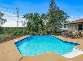 9030 Kell Cir, Bloomington, MN 55437