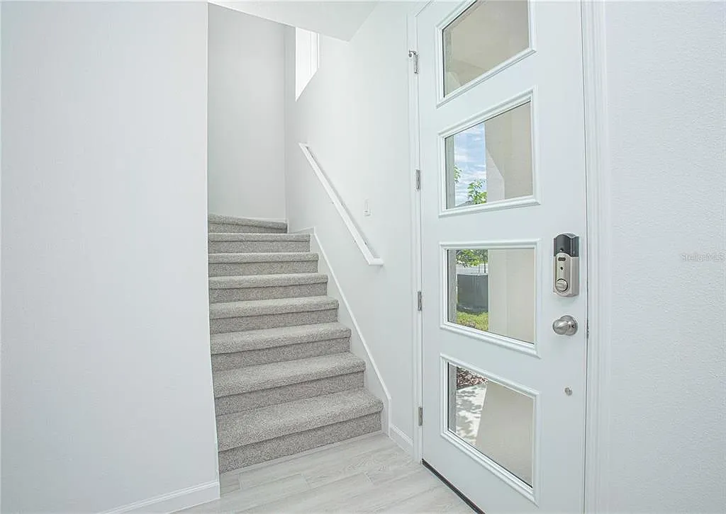 3 bed, 2.5 bath, 1609 sqft, $3,000 — Photo 2