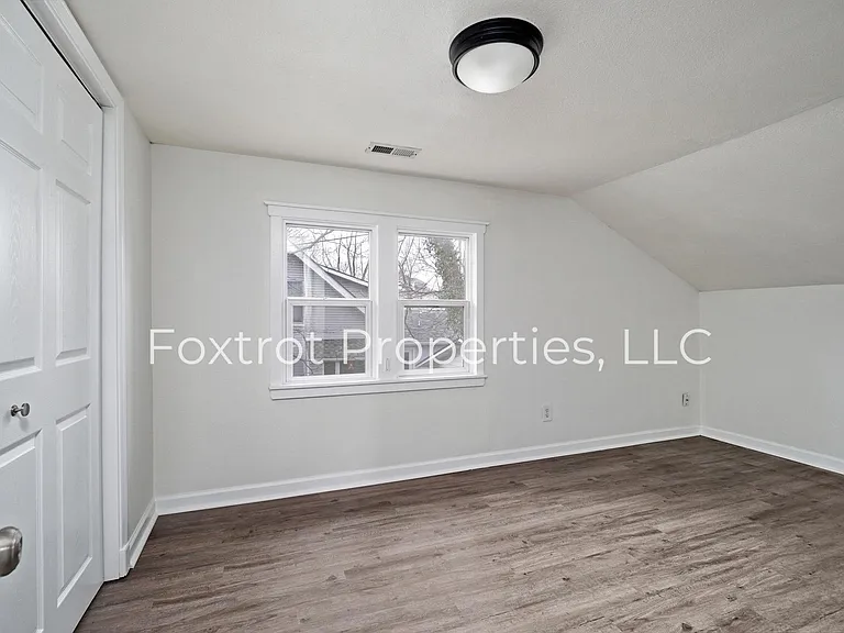1609 E Cherry St — Photo 16