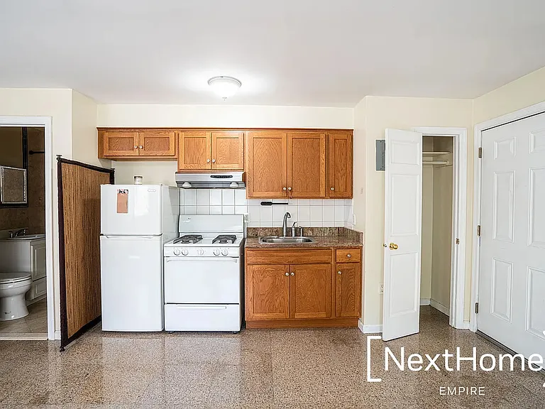24-12 27th St #3F — Photo 2