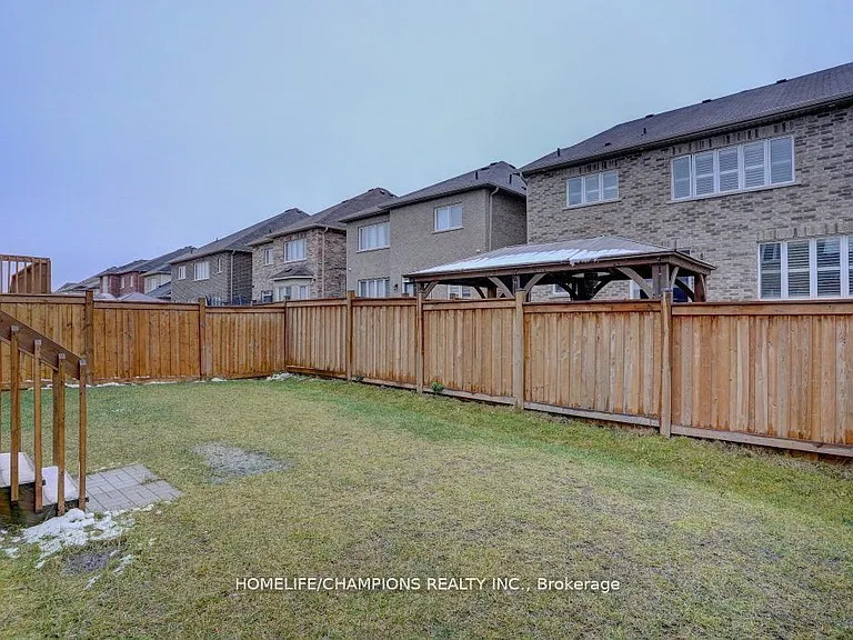 102 Benadir Ave — Photo 35