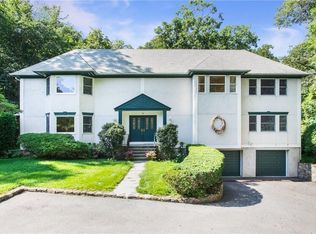 8 Beechtree Dr, Larchmont, NY 10538