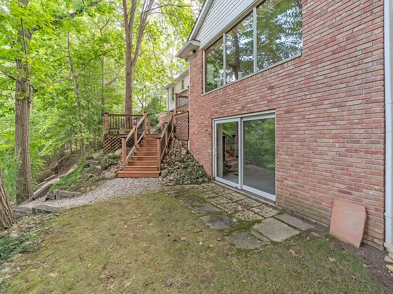 34150 Hunters Row — Photo 4
