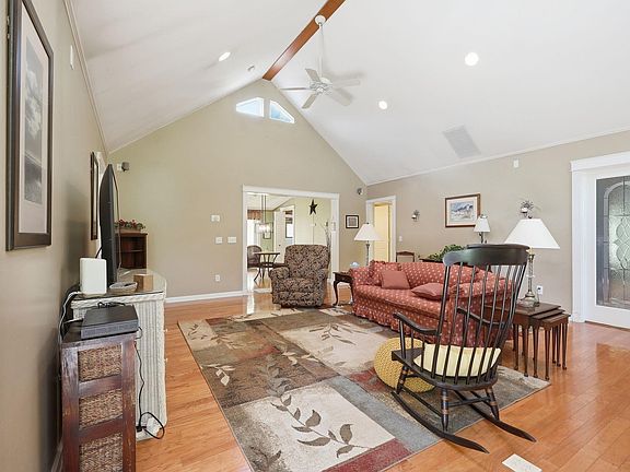 5th image of 534 Brook Ln