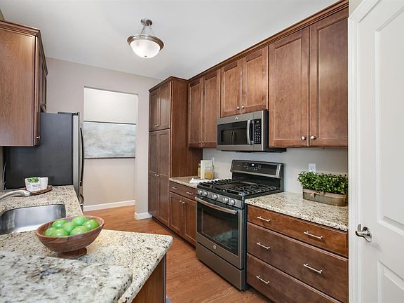 4th image of 108 E Henry St Unit 807