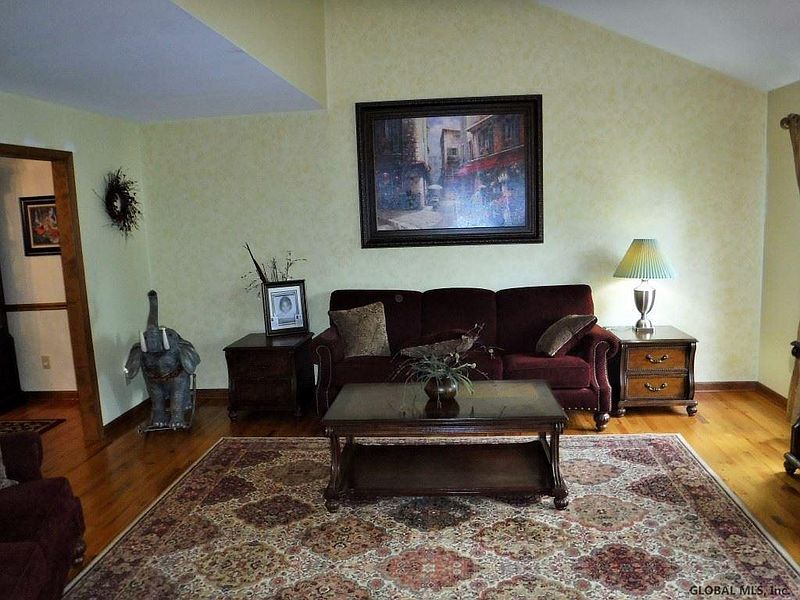 4th image of 34 OAK TREE Lane