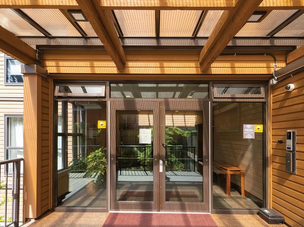 1435 Nelson St #302, Vancouver, BC V6G 2Z3