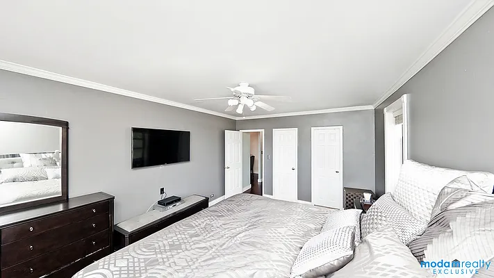 Sold by Moda Realty | media 3