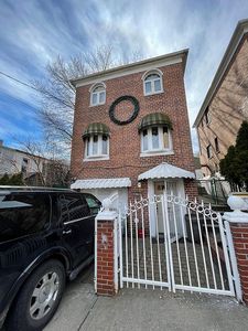 5910 48th Ave, Flushing, NY, 11377