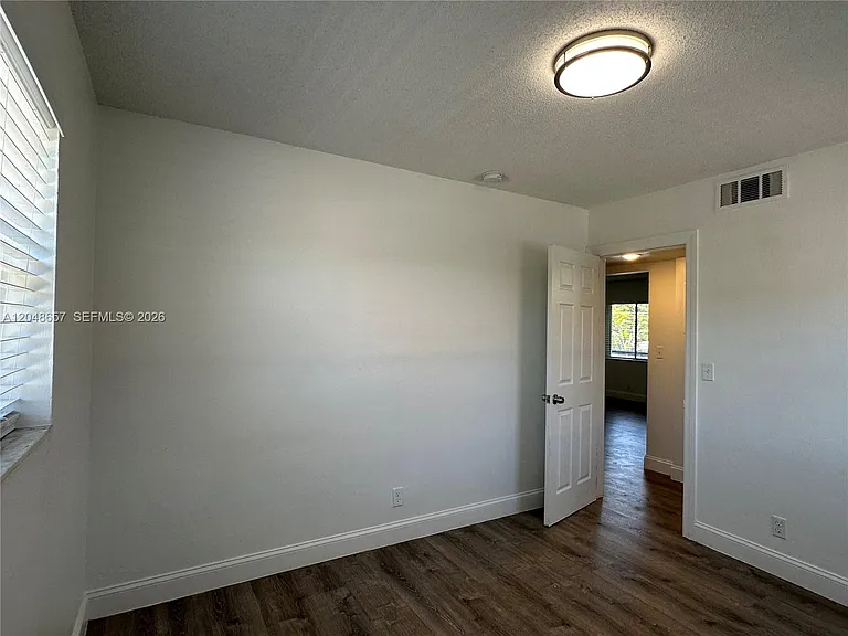 2401 NW 9th Ave #3 — Photo 25