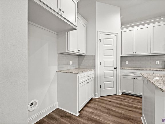 2nd image of 23795 Snowdon Ave
