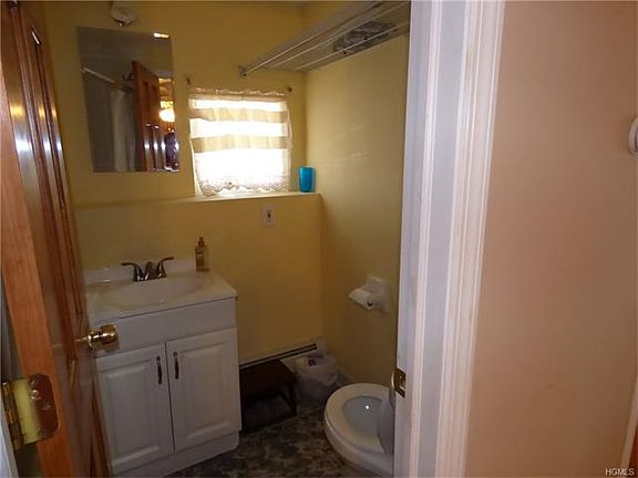 5th image of 147 Edgewater Park #C