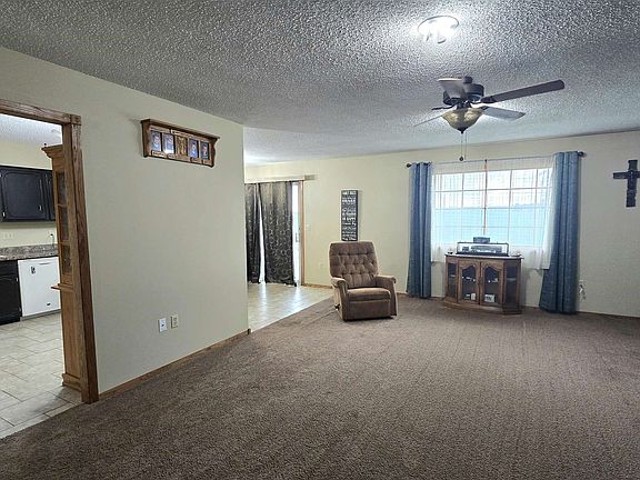 5th image of 210 E Countryside Ln