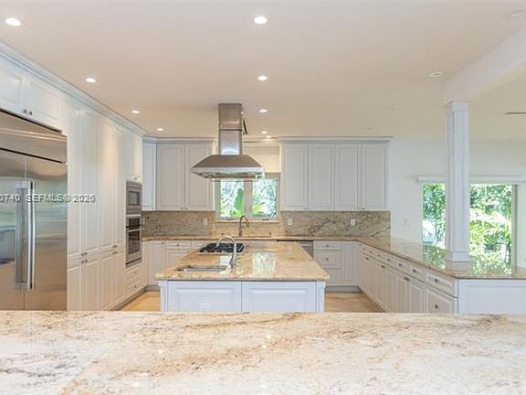 5th image of 425 N Shore Dr #425