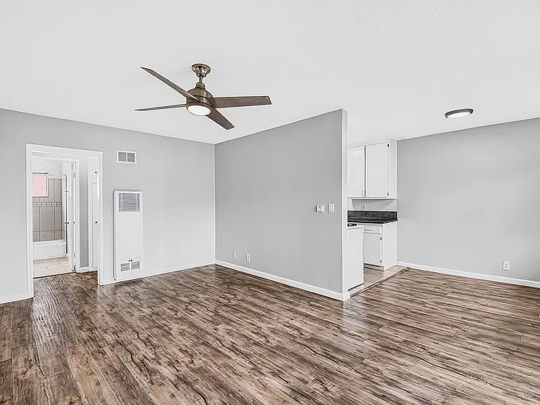 10227 S. 10th Ave. — Photo 9