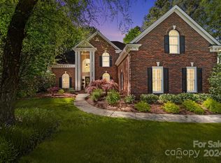 4400 Shadow Cove Ln, Charlotte, NC 28216