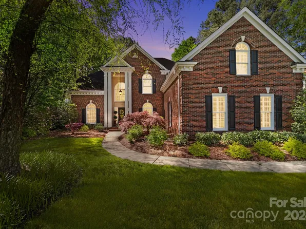4400 Shadow Cove Ln, Charlotte, NC 28216