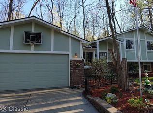 345 Farr St, Commerce Township, MI 48382