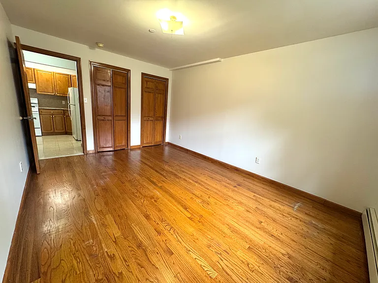 25-83 35th St #2R — Photo 7