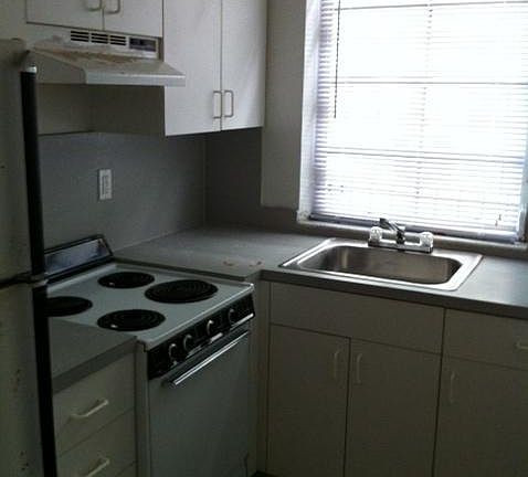 5th image of 1324 Euclid Ave APT 5