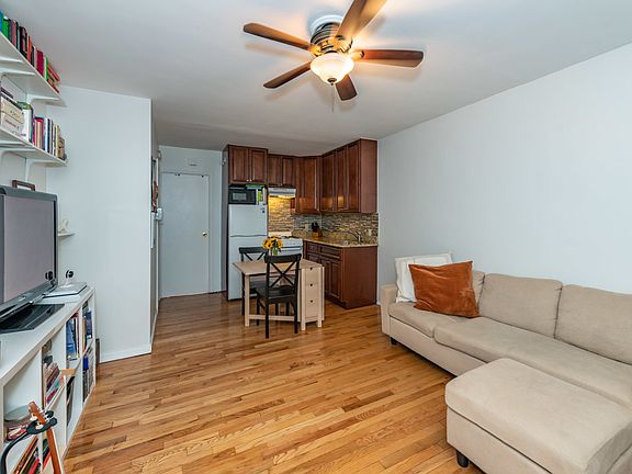 3rd image of 2051 28th St