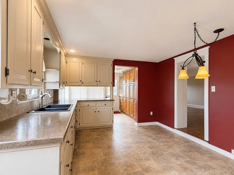 1592 Old Line Rd — Photo 6