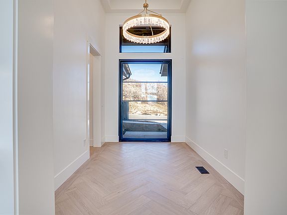 4th image of 1573 W Crystal Ct #23