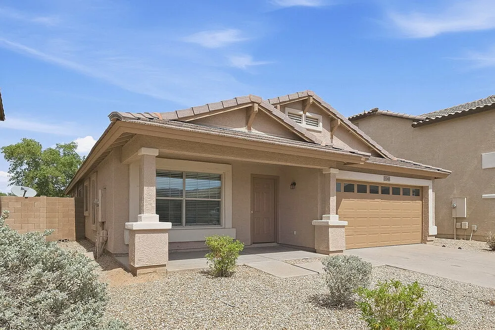 3 bed, 2.0 bath, 1759 sqft, $2,195 — Photo 3