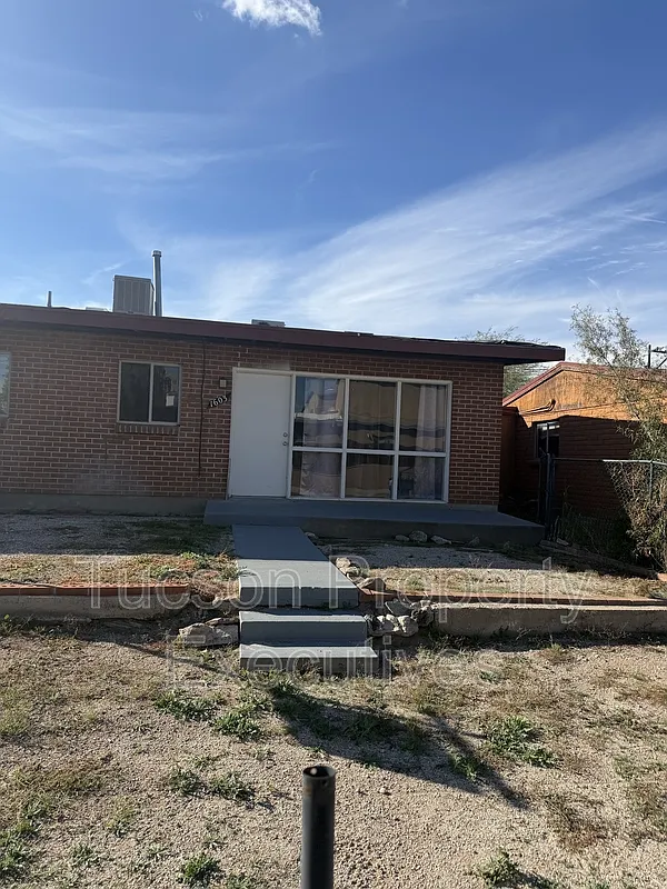 1 bed, 1.0 bath, 500 sqft, $900 — Photo 1