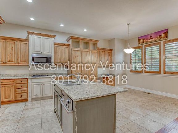 5th image of 629 E Holly Haven Cir