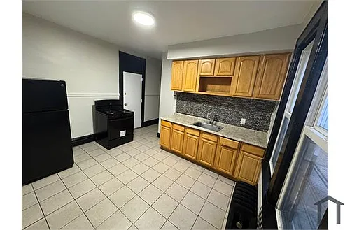 81 Montgomery St #83 Photo 1