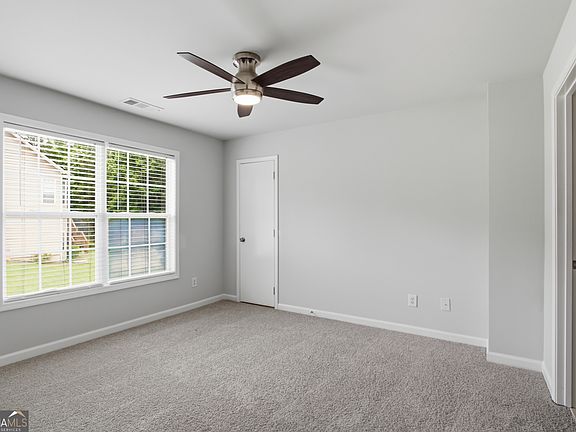4th image of 30 Roberson Dr NE