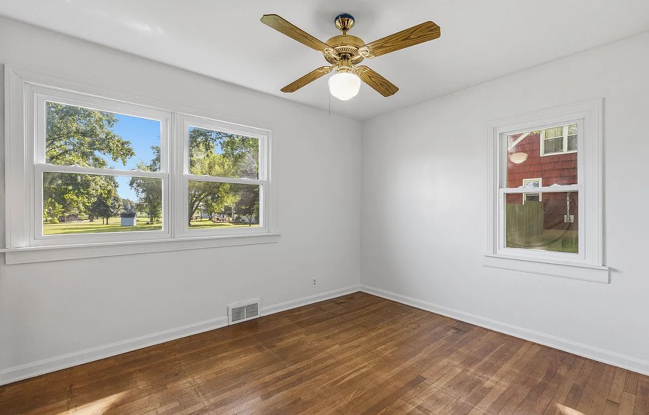 3 bed, 1120 sqft, $1,200 — Photo 2
