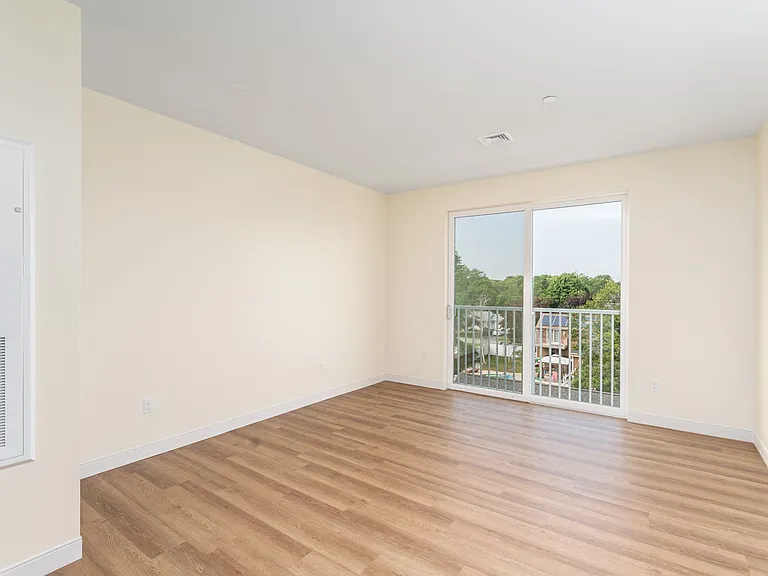 Slade Farm Residences — Photo 11