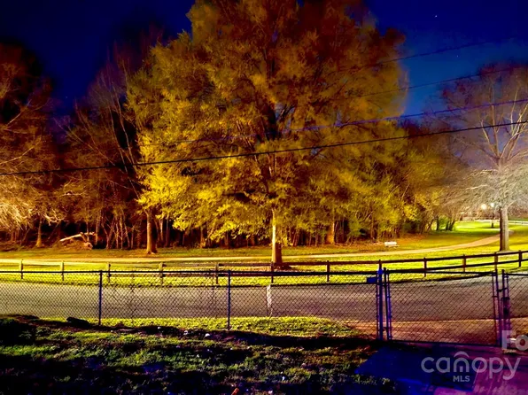 85 5th St, Cramerton, NC 28032