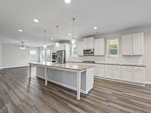 2nd image of 30 Fanleaf Dr