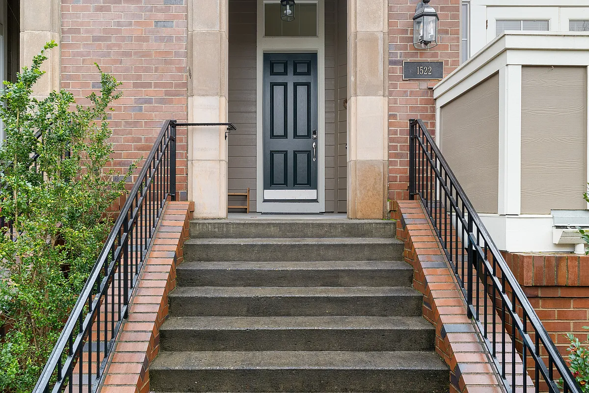 Building Photo - 1522 NE 65th Ave