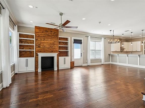 4th image of 10 Magnolia Pl