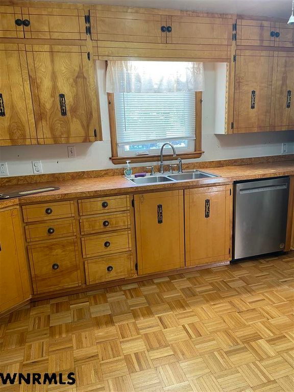 1522 11th Ave, Scottsbluff, NE - More