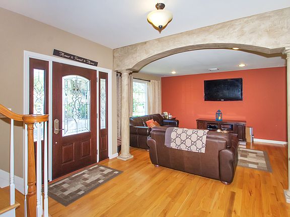 2nd image of 84 Smithtown Polk Blvd