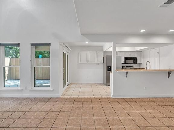 5th image of 343 Lake Ave