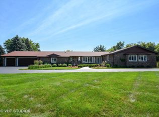 2 John Dr, Hawthorn Woods, IL 60047