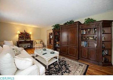 4th image of 1835 Kempton Dr